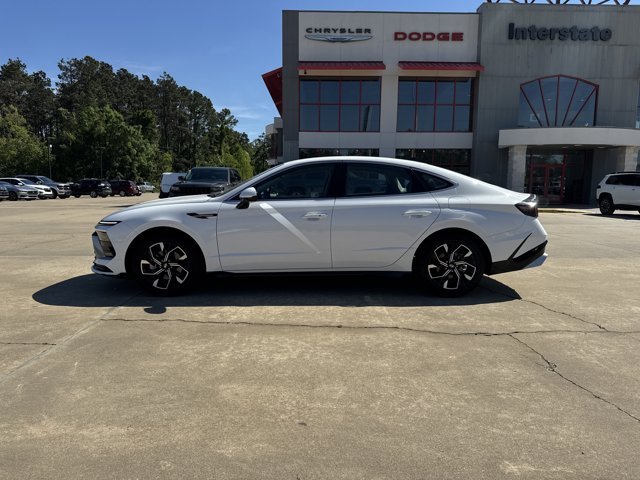 Used 2025 Serenity White Hyundai SEL image 8
