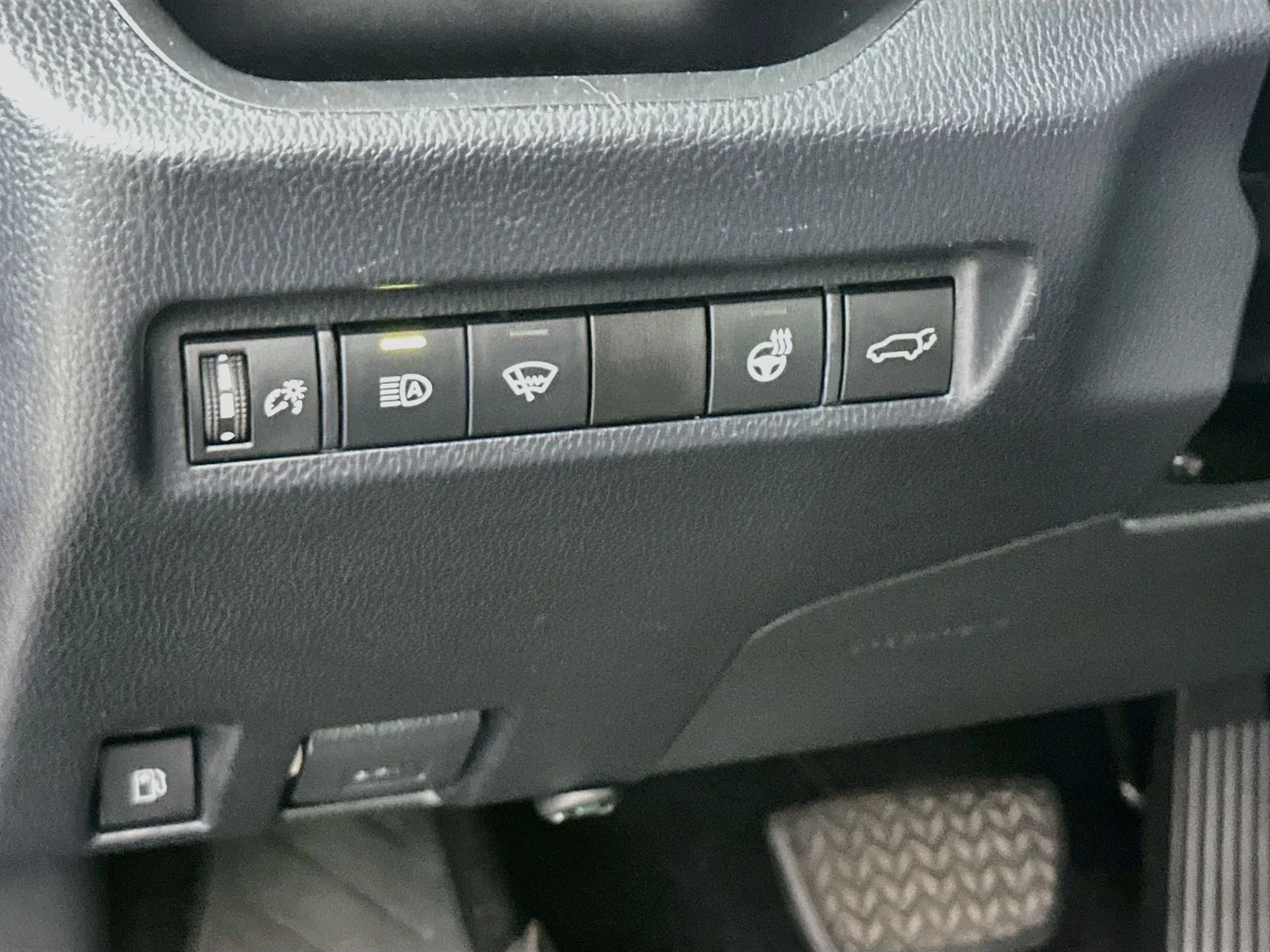Used 2020 Magnetic Gray Metallic Toyota XLE image 10