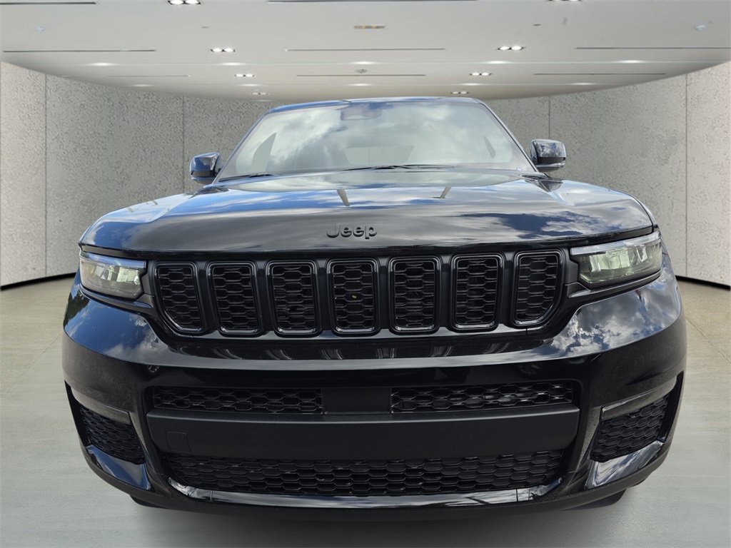 2025 Jeep Grand Cherokee Limited photo 2