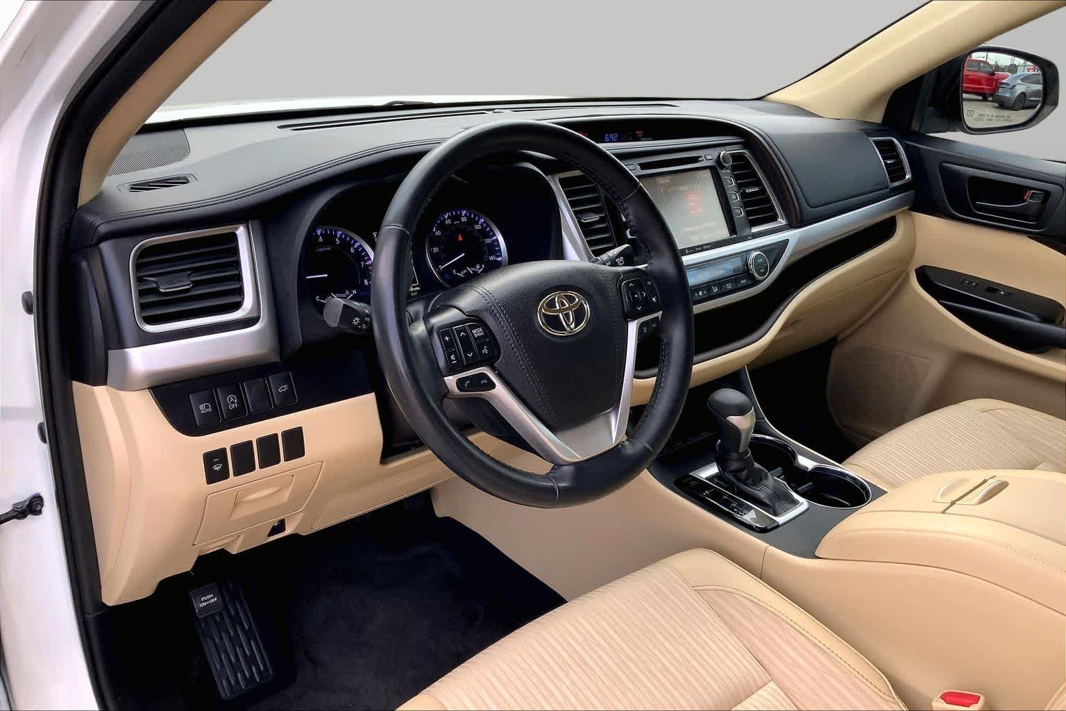 Used 2019 Blizzard Pearl Toyota LE image 17