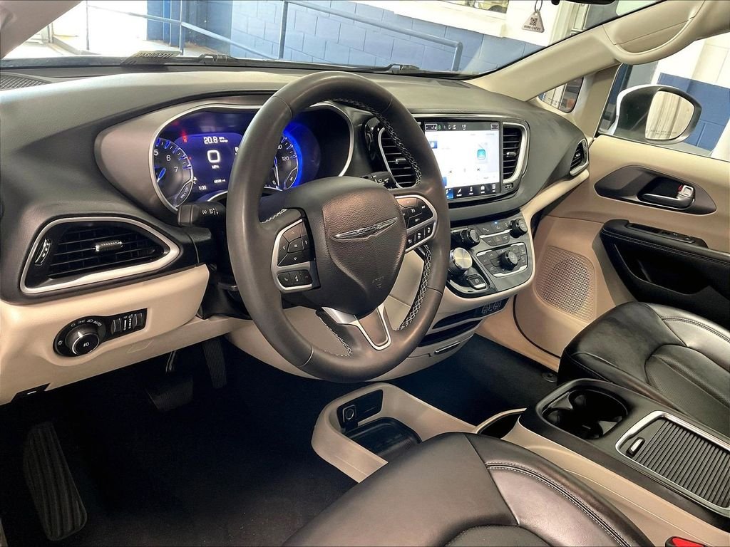 Used 2023 White Chrysler Touring L image 8