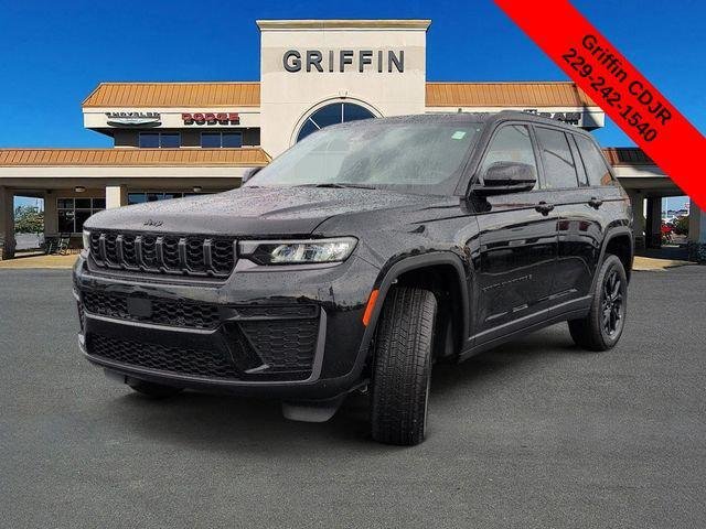New 2026 Diamond Black Crystal Pearl-Coat Exterior Paint Jeep Laredo image 11