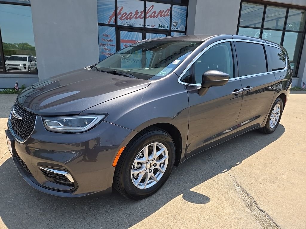 Used 2023 Chrysler Pacifica Touring L with VIN 2C4RC1BG3PR597109 for sale in Kansas City