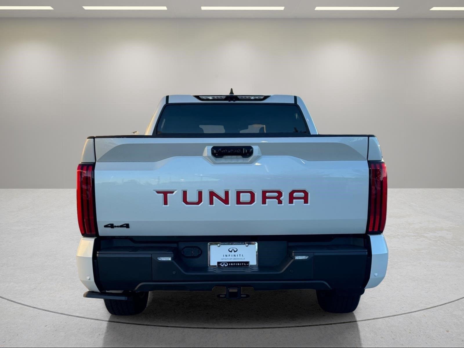 Used 2025 Wind Chill Pearl Toyota Limited image 4