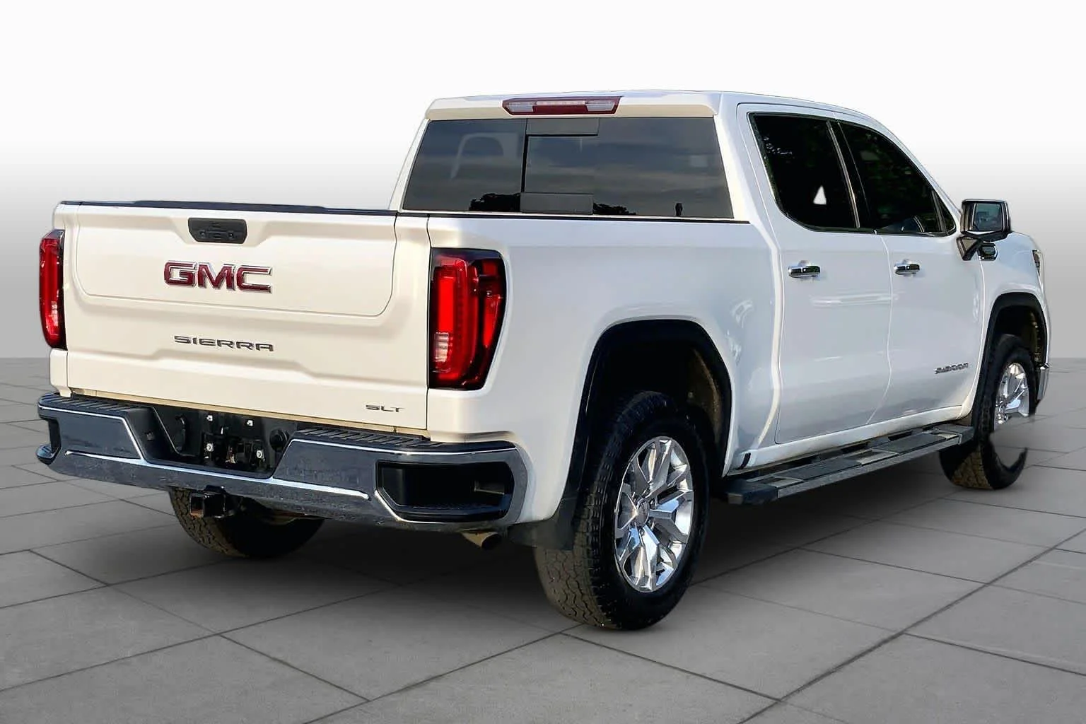 Used 2019 White Frost Tricoat GMC SLT image 12