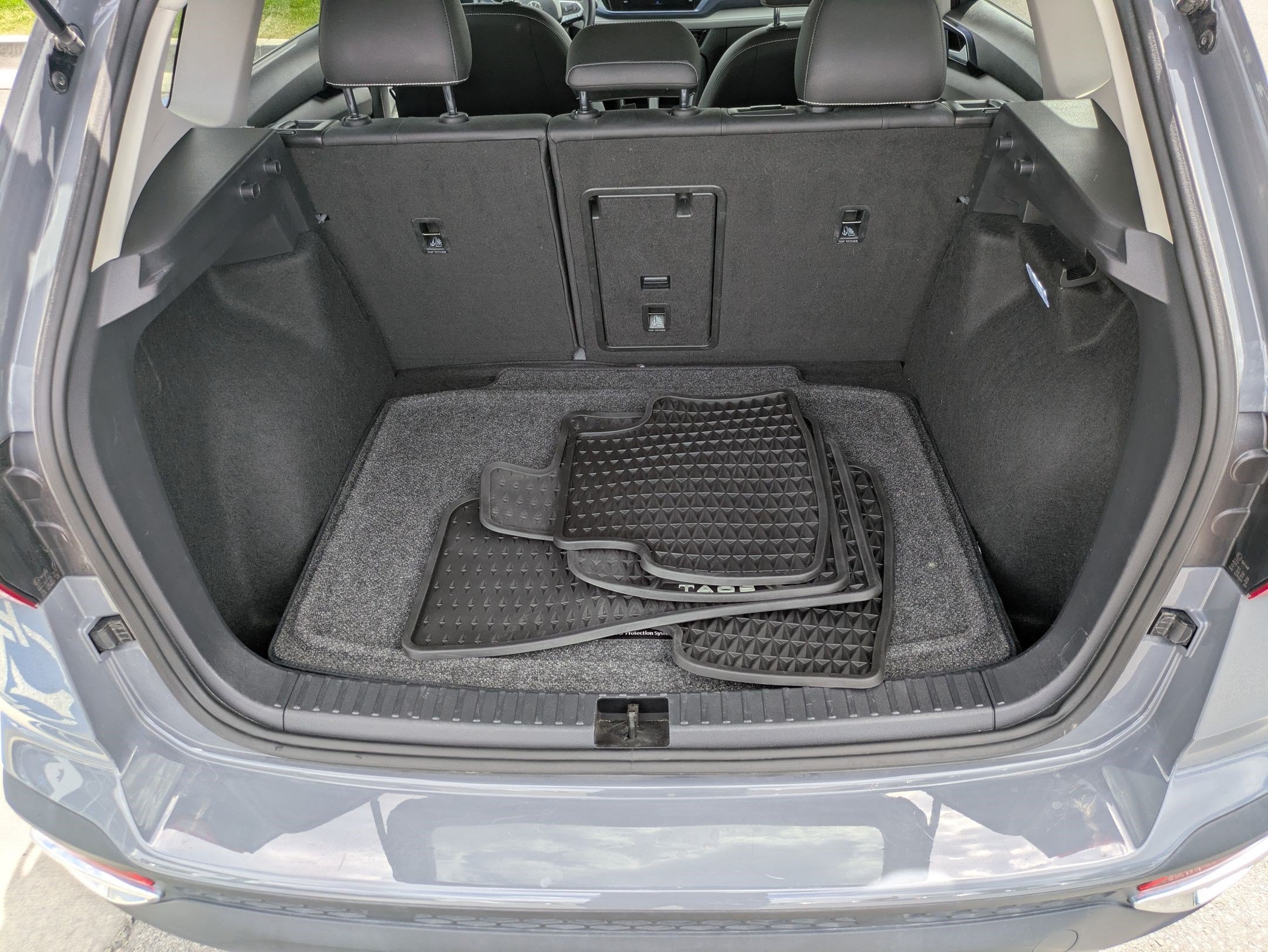 Certified Used 2024 Platinum Gray Metallic Volkswagen SE image 29