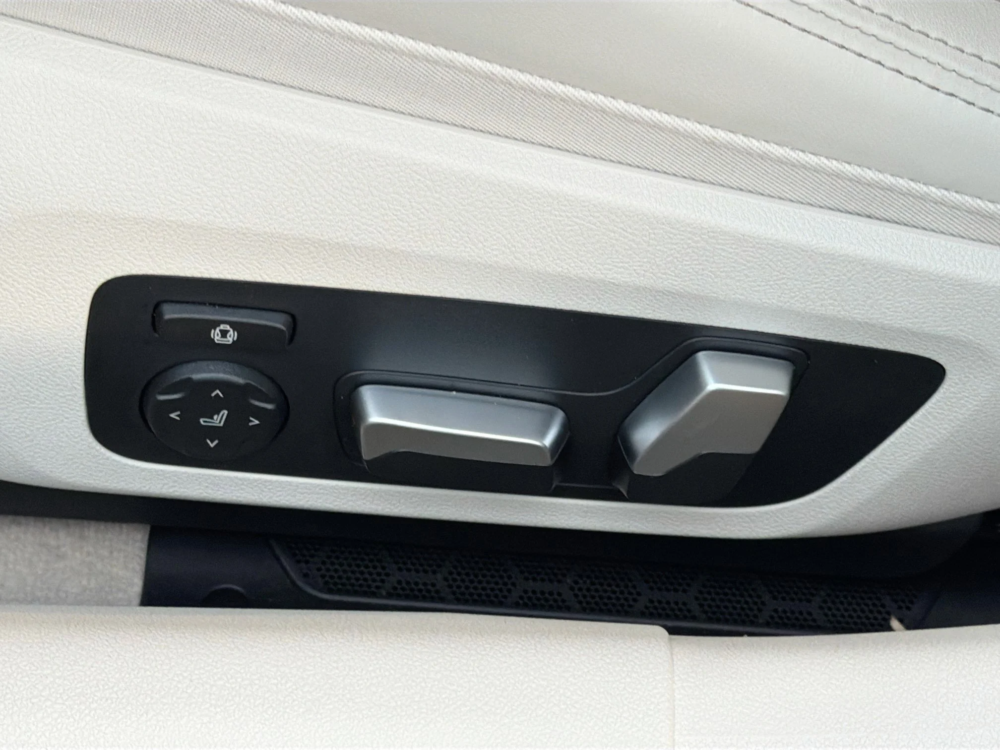 New 2026 Carbon Black Metallic BMW 840i image 24