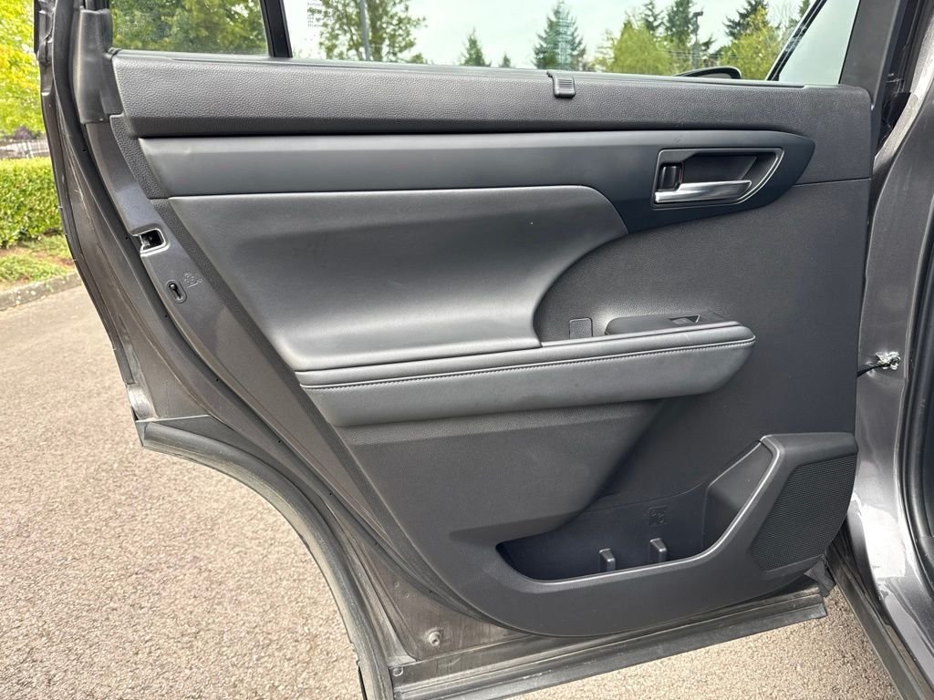 Used 2022 Magnetic Gray Metallic Toyota XLE image 19