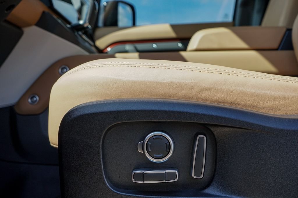New 2026 Sedona Red Metallic Land Rover S image 25