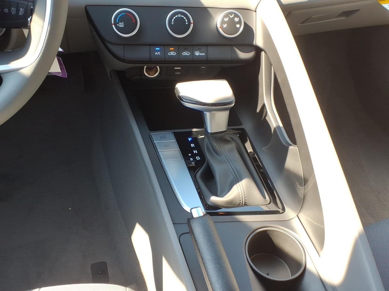 New 2026 WHITE HYUNDAI SE image 23