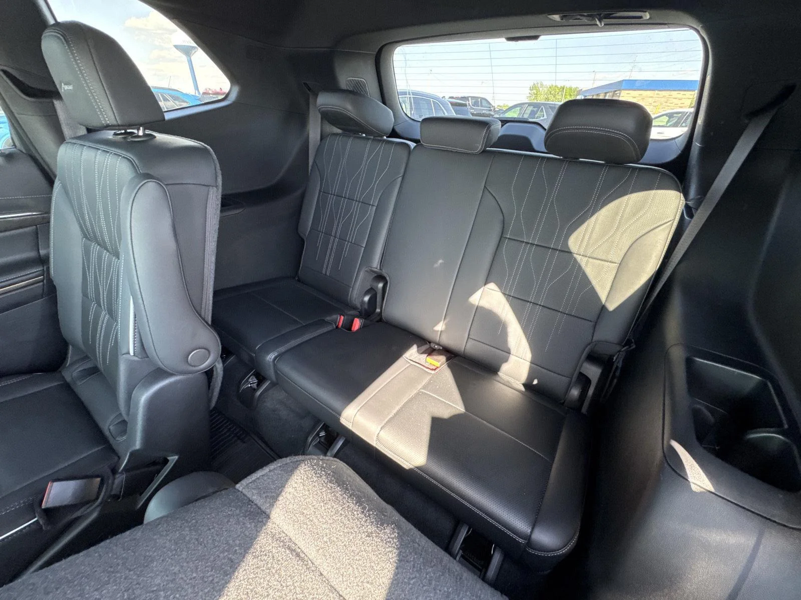 Used 2025 White Frost Tricoat Buick Avenir image 12