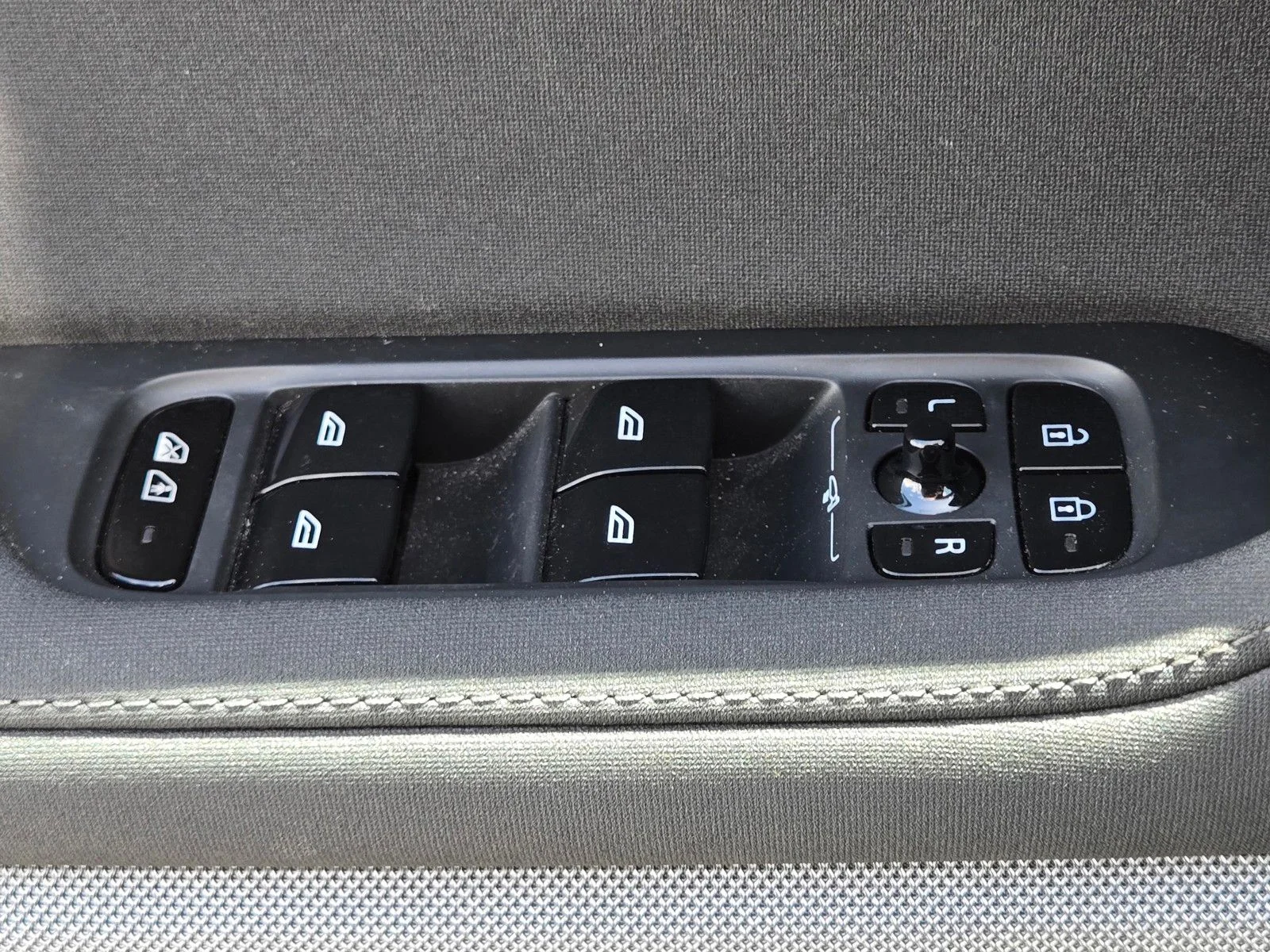 Used 2024 White Polestar Long Range Dual Motor image 25