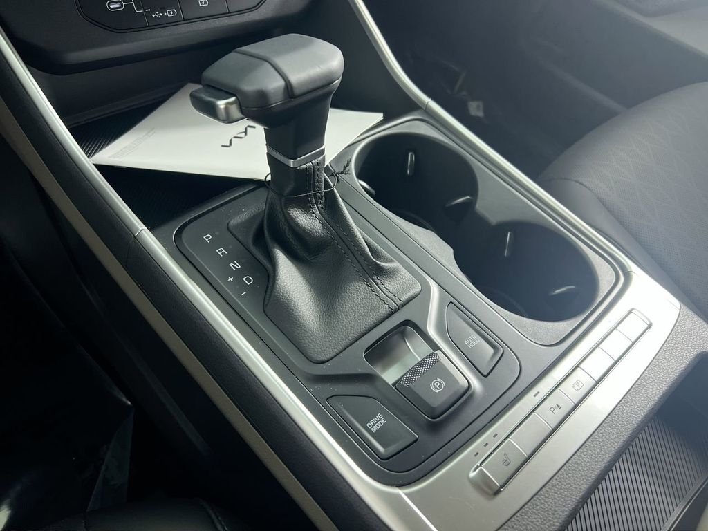 New 2026 Snow White Pearl Kia LXS image 22