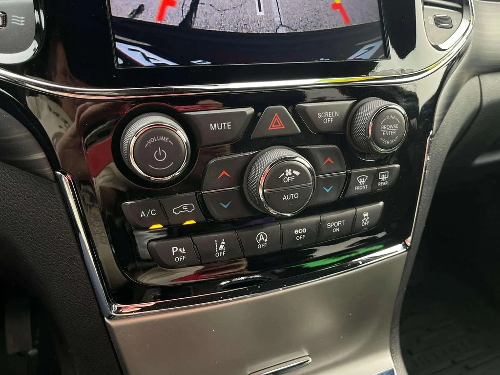 Used 2021 Velvet Red Pearlcoat Jeep Altitude image 13