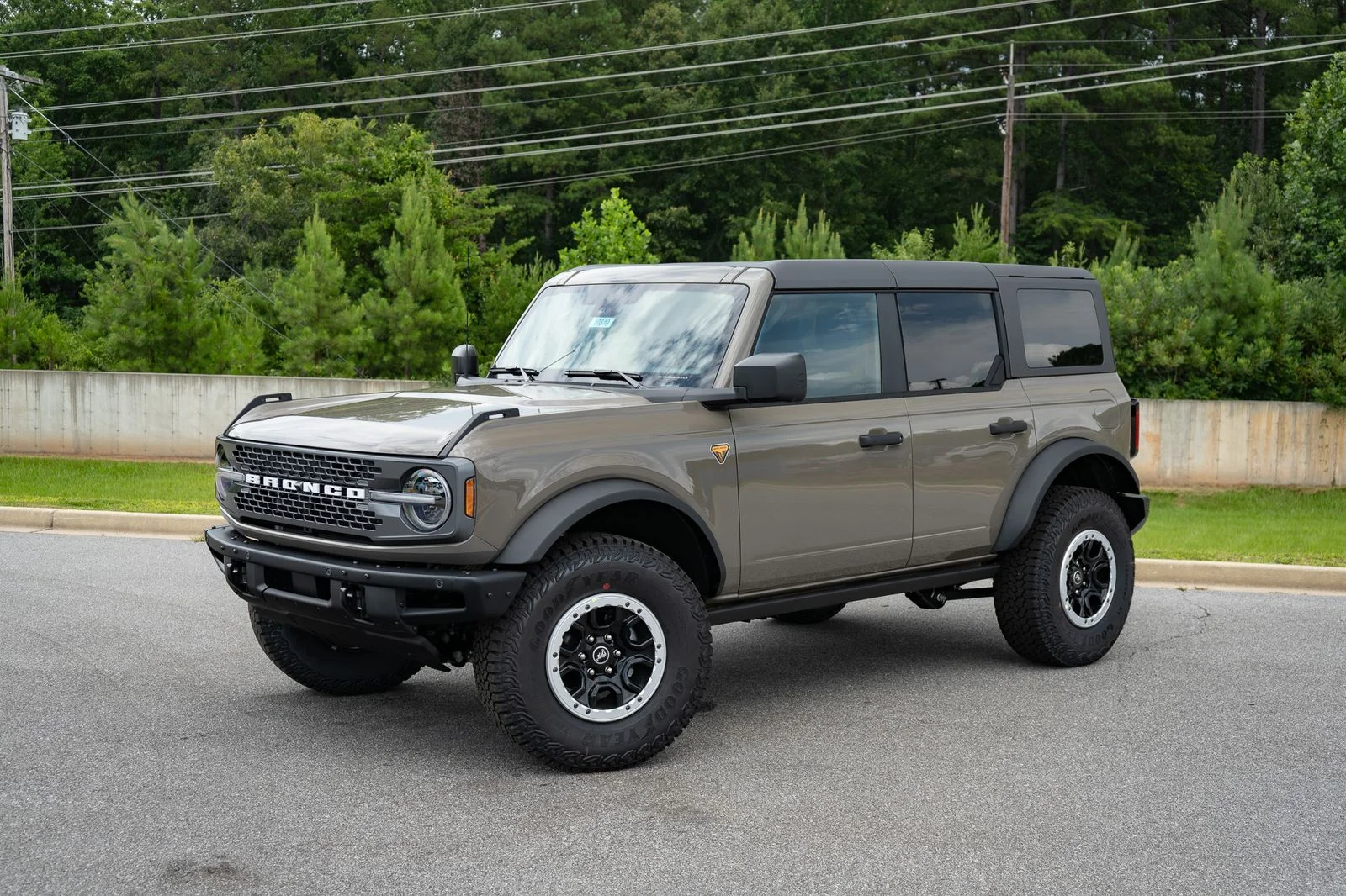 New 2026 Marsh Gray Ford Badlands® image 4