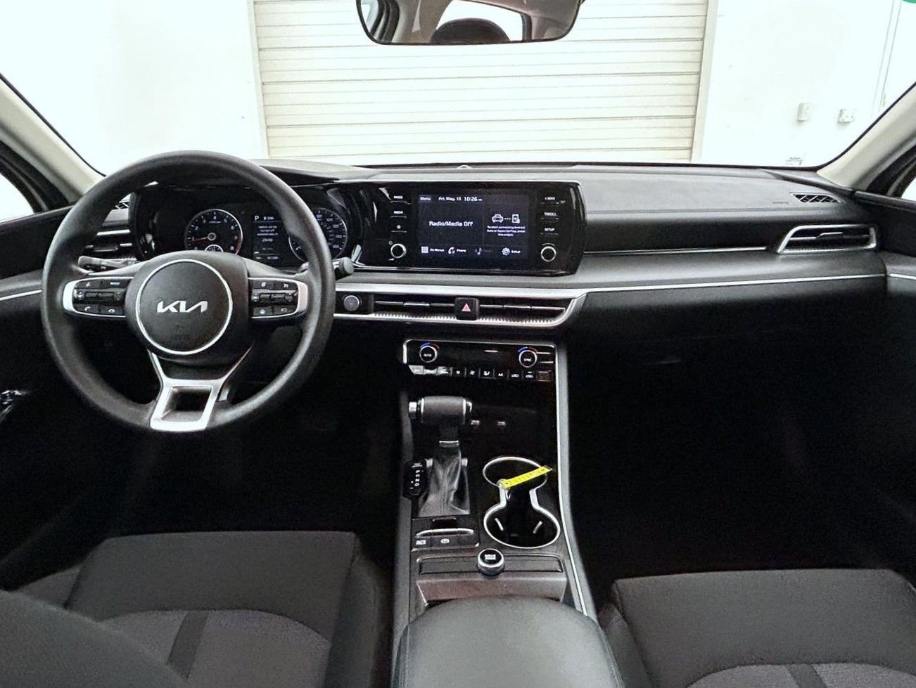 Used 2023 White Kia LXS image 13