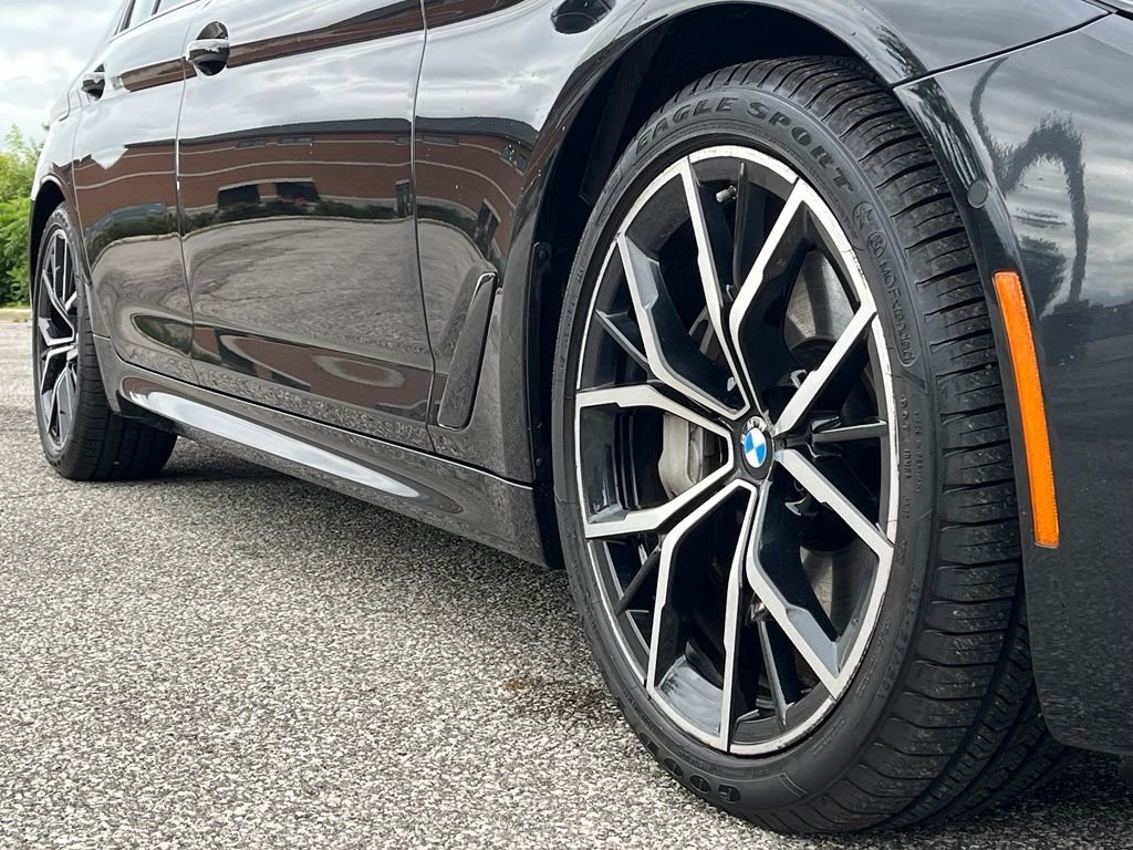 Used 2022 Black Sapphire Metallic BMW 540i xDrive image 9