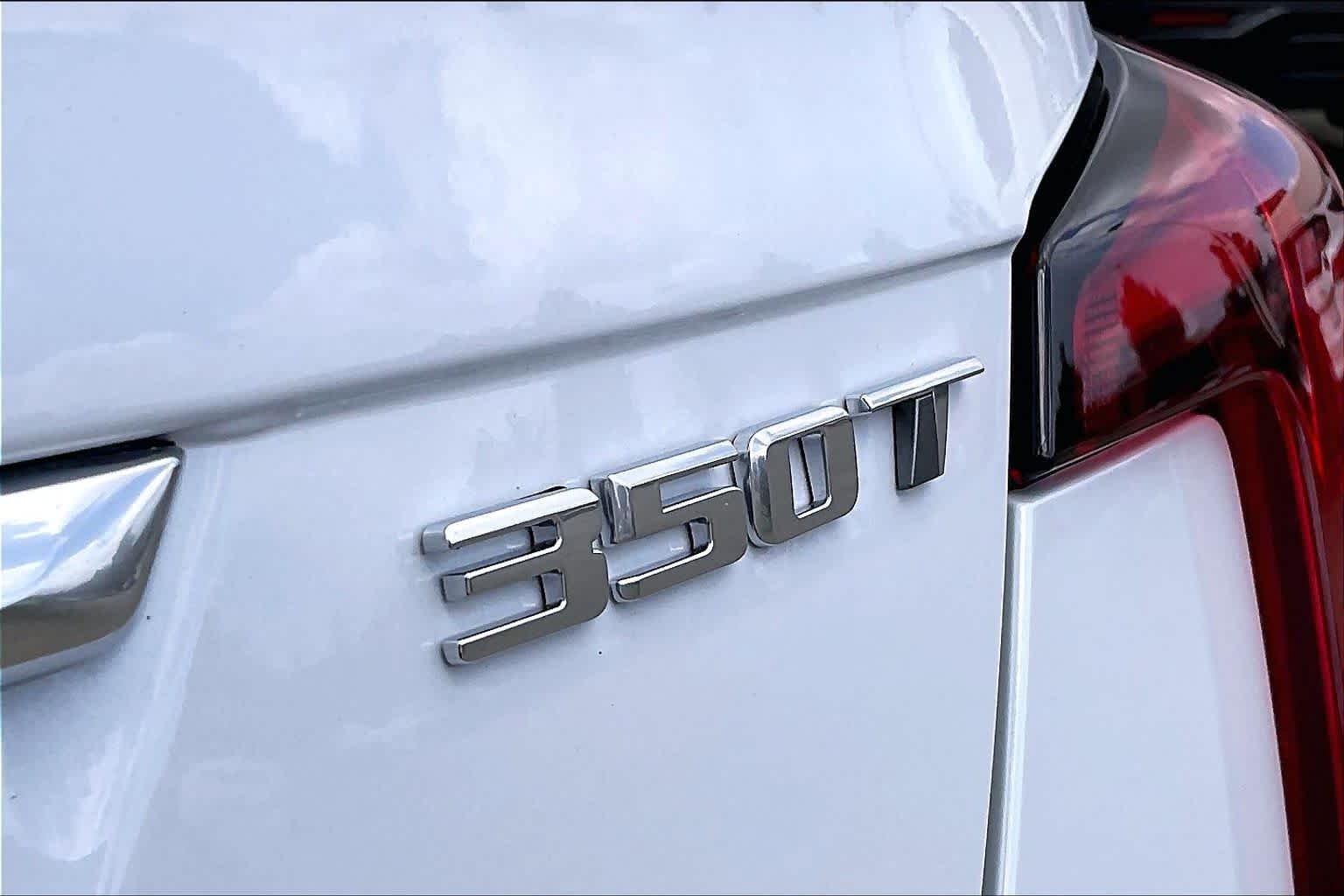 Used 2026 Vibrant White Tricoat Cadillac Premium Luxury image 9