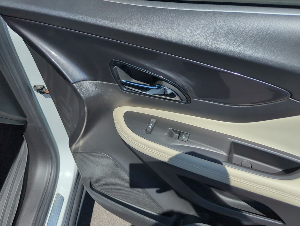 Used 2019 White Buick Sport Touring image 33