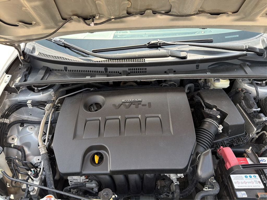 Used 2018 Classic Silver Metallic Toyota L image 12