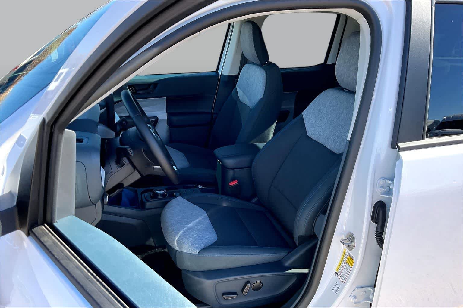 New 2026 Oxford White Ford XLT image 9