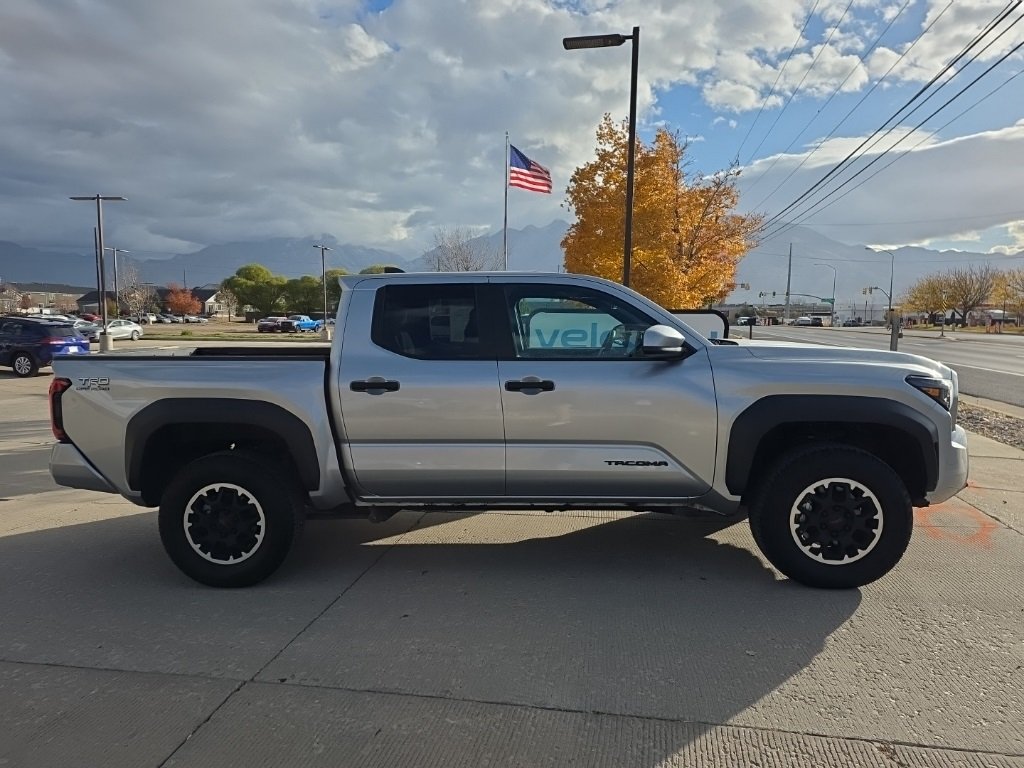2024 Toyota Tacoma TRD Off-Road photo 2