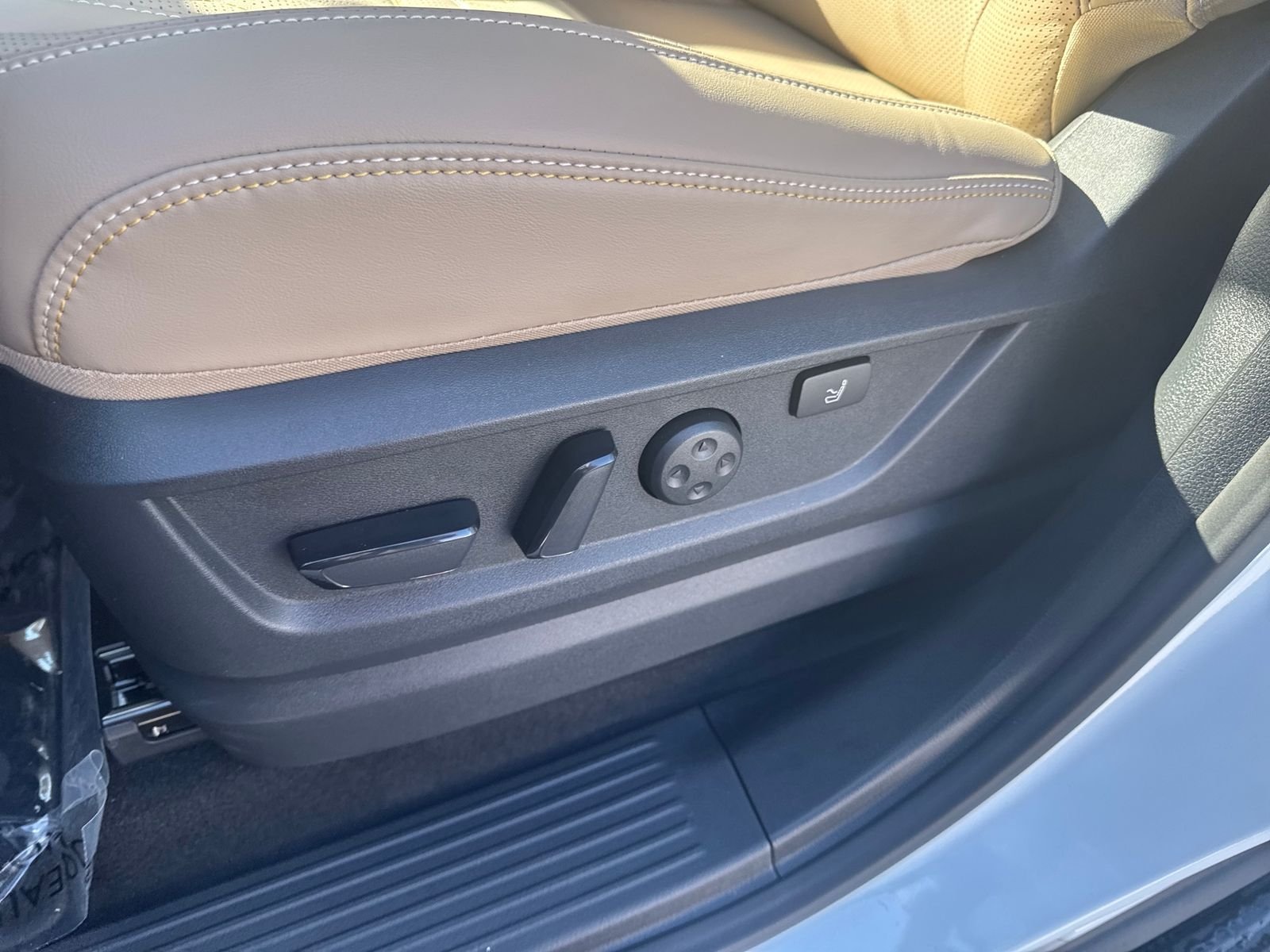 New 2026 White Nissan Platinum Reserve image 27