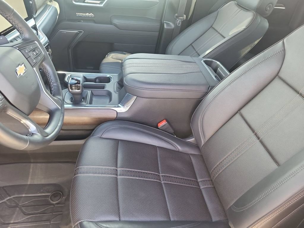 Used 2025 Black Chevrolet High Country image 26