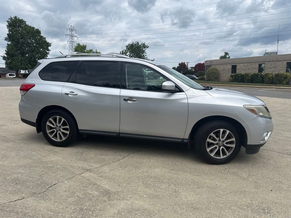 Used 2013 Silver Nissan SV image 5