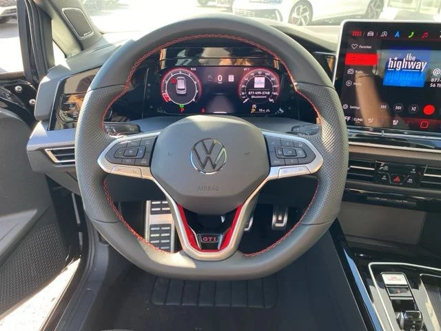 2025 Volkswagen Golf GTI SE - Photo 22