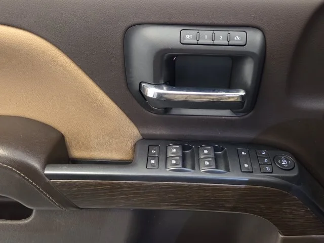 Used 2018 WHITE FROST TRICOAT GMC Denali image 28