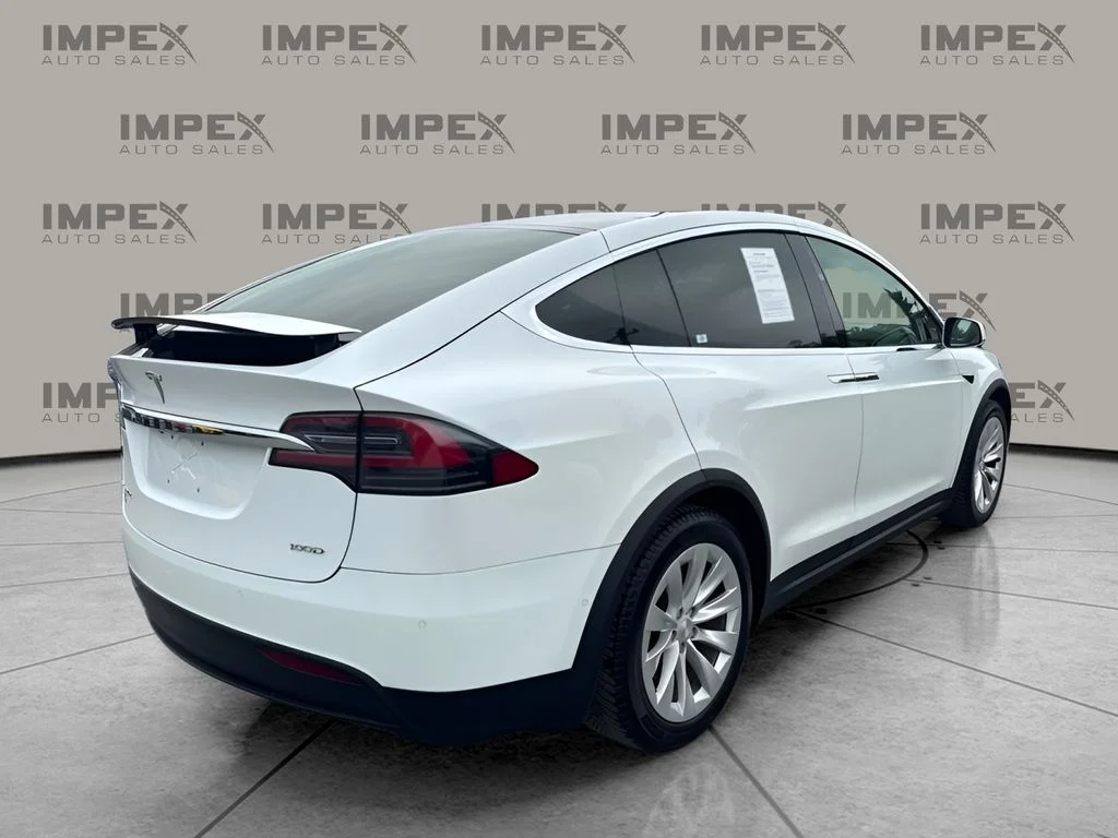 Used 2019  Tesla 100D image 5