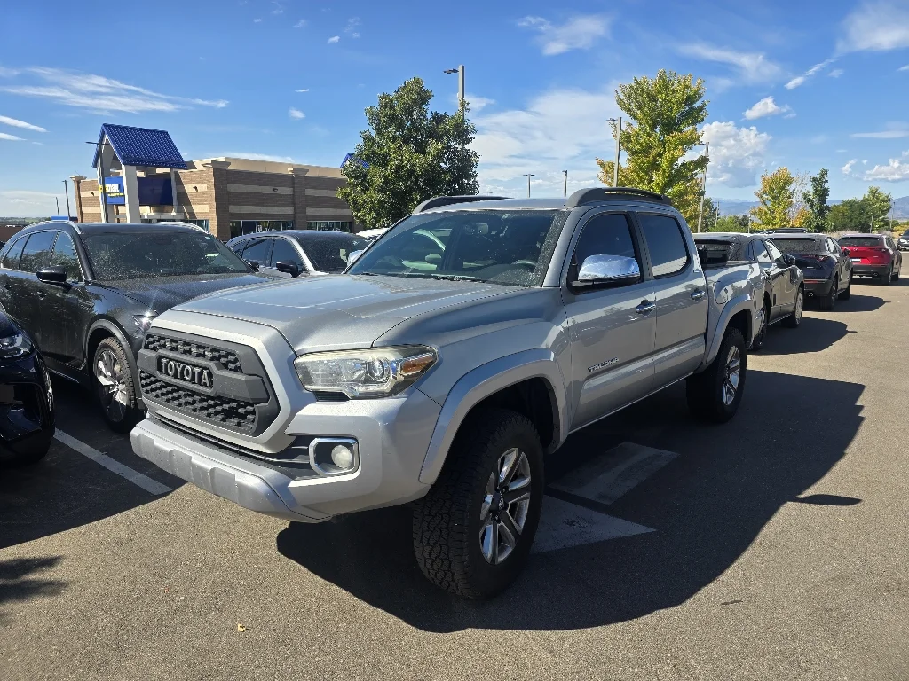 Used 2017 Silver Sky Metallic Toyota Limited image 13