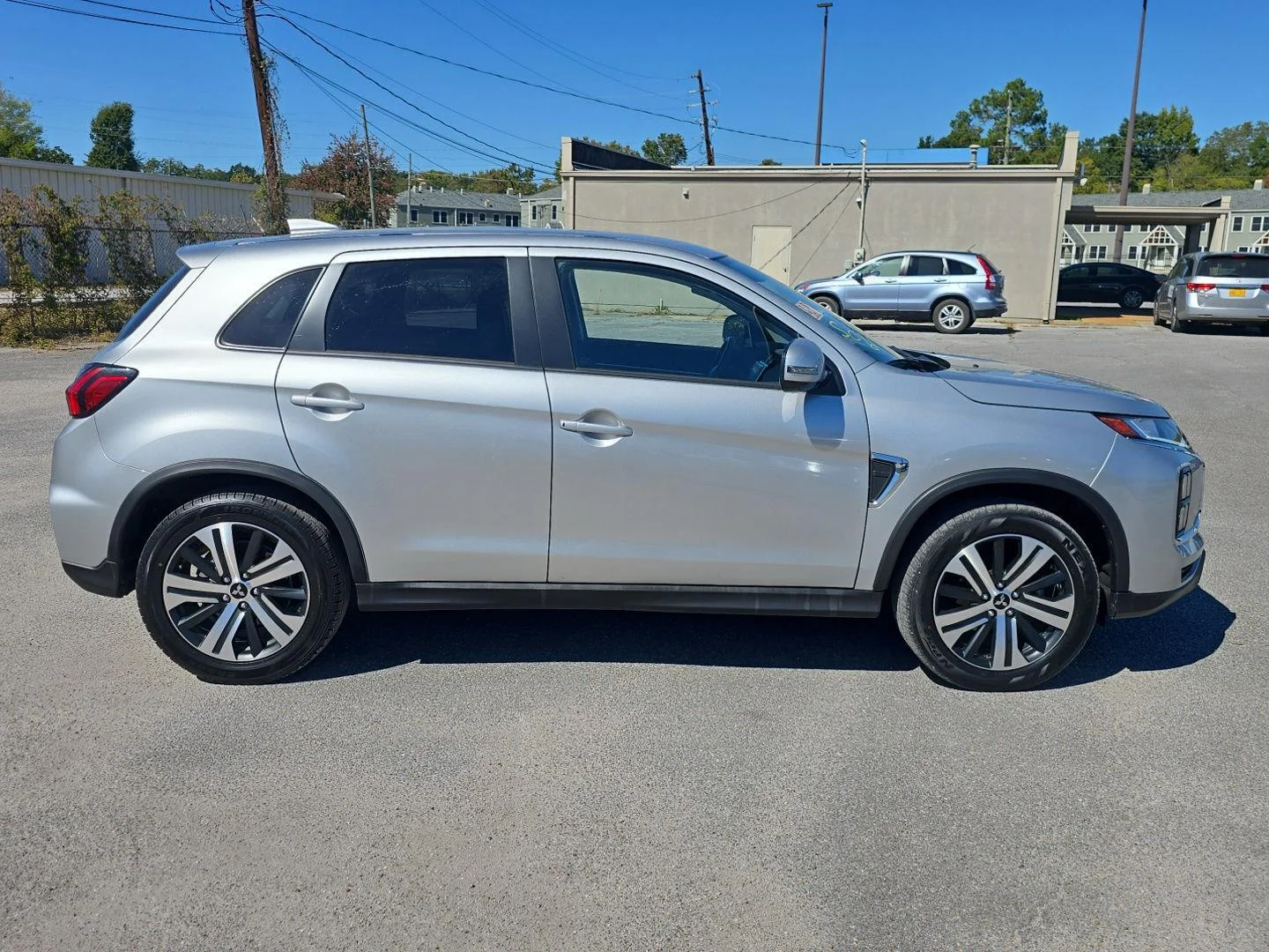 Used 2026  Mitsubishi SE image 2