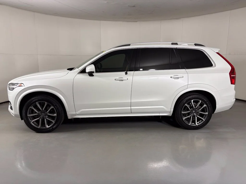 Used 2019 White Volvo T6 Momentum image 5