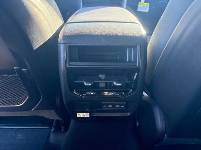 New 2026 Bright White Clear-Coat Exterior Paint Jeep Altitude image 13