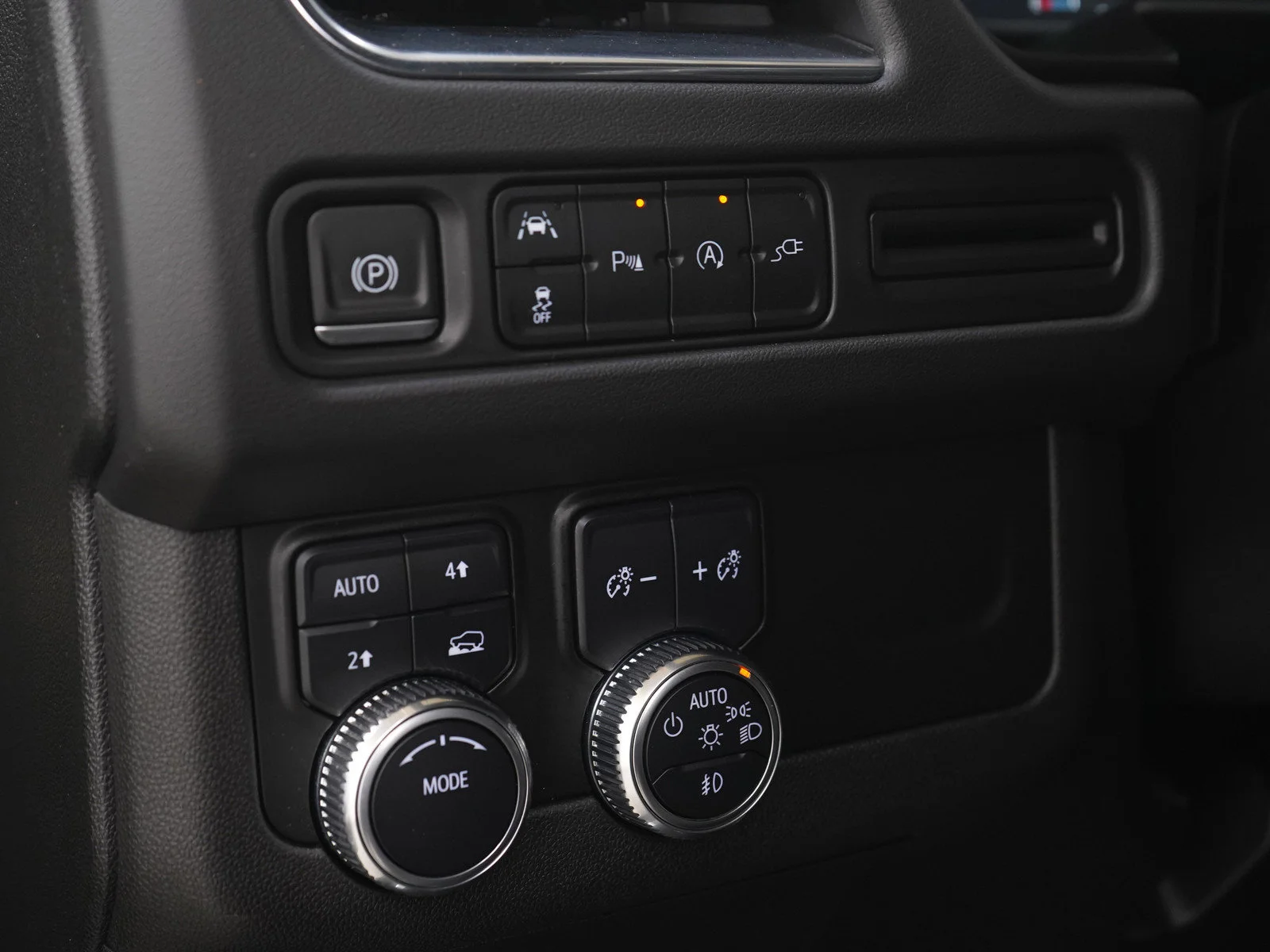 2022 GMC Yukon SLT - Photo 27