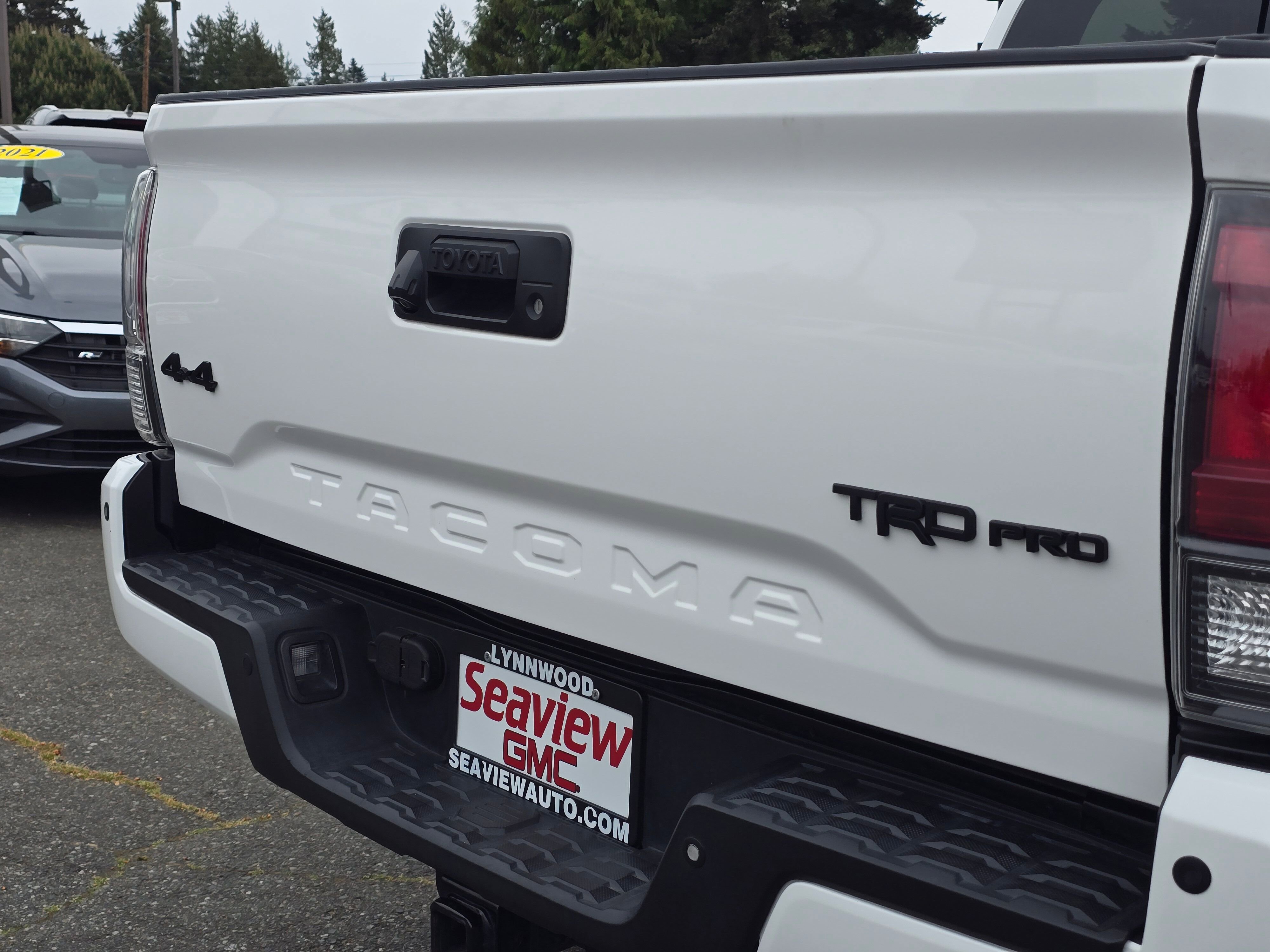 Used 2021  Toyota SR image 13