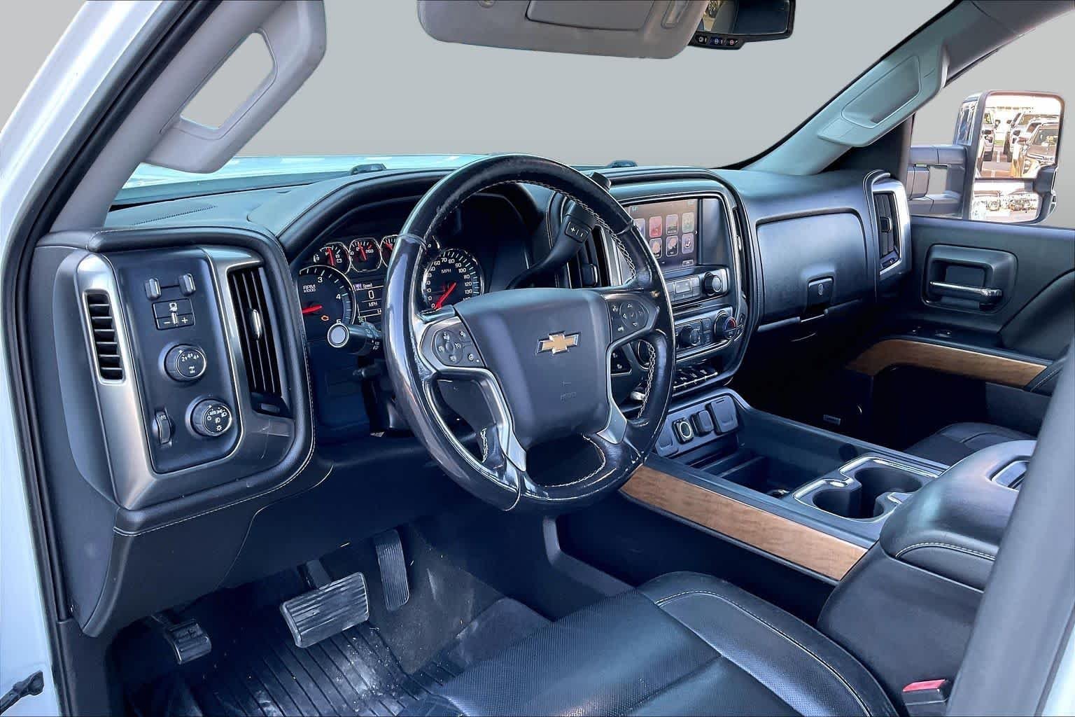 Used 2018 SUMMIT WHITE Chevrolet LTZ image 17