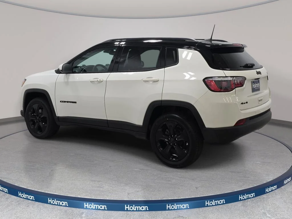 Used 2019 White Clearcoat Jeep Latitude image 8