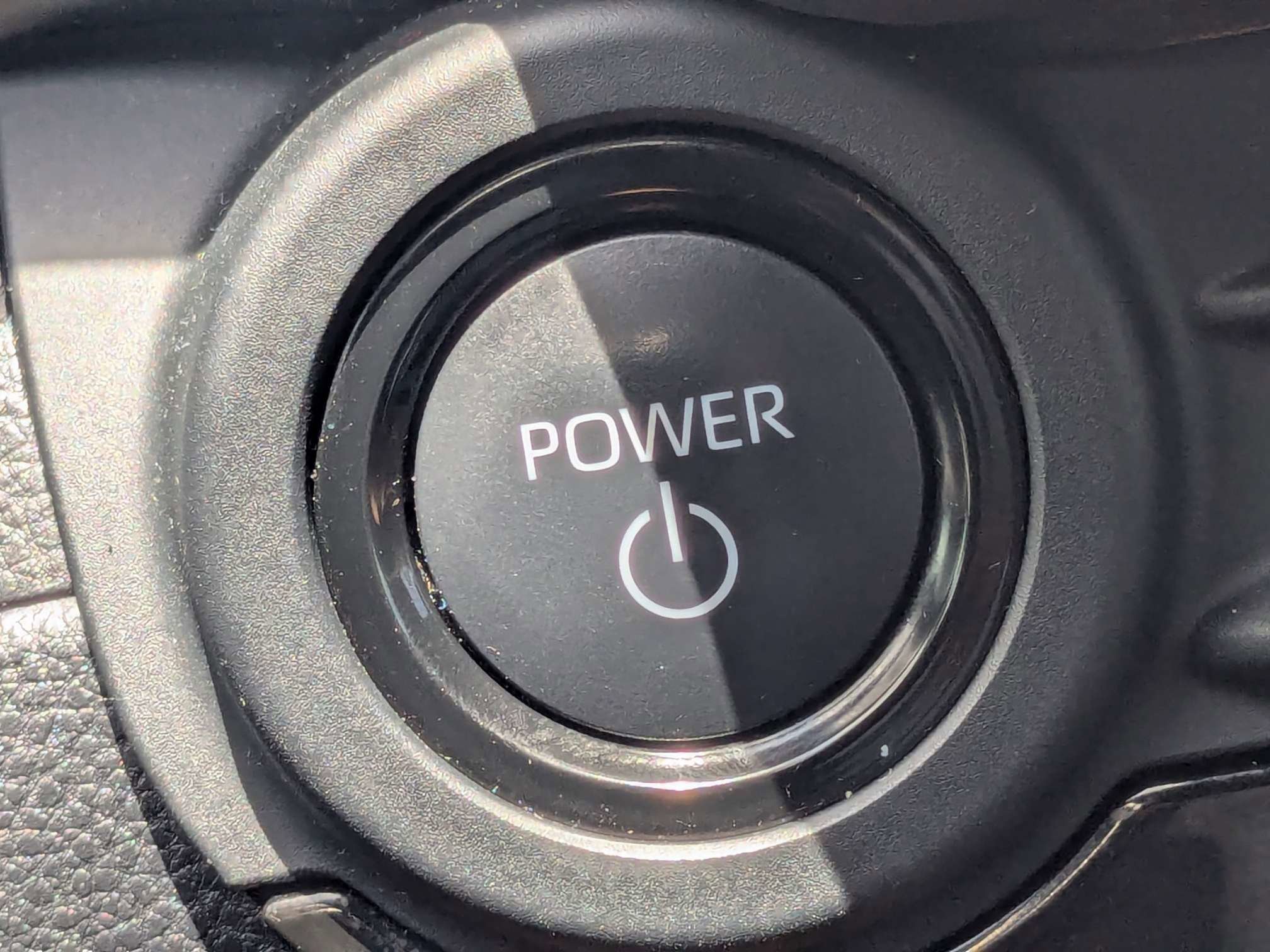 Used 2025 Oxygen White Toyota Limited image 39