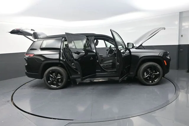 New 2026 Diamond Black Crystal Pearlcoat Jeep Limited image 37
