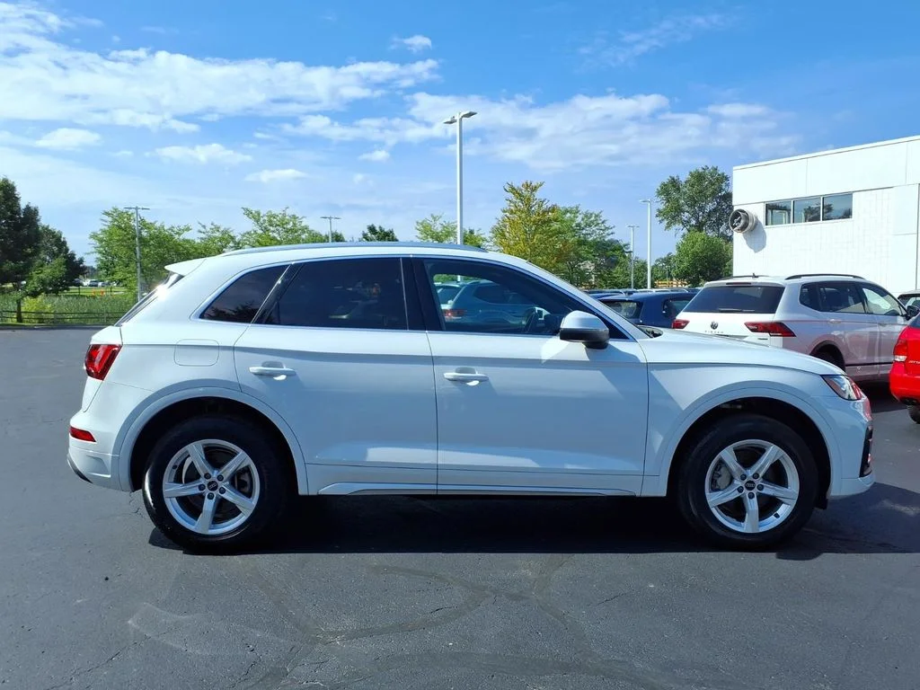 Used 2023 Glacier White Audi 40 Premium image 3