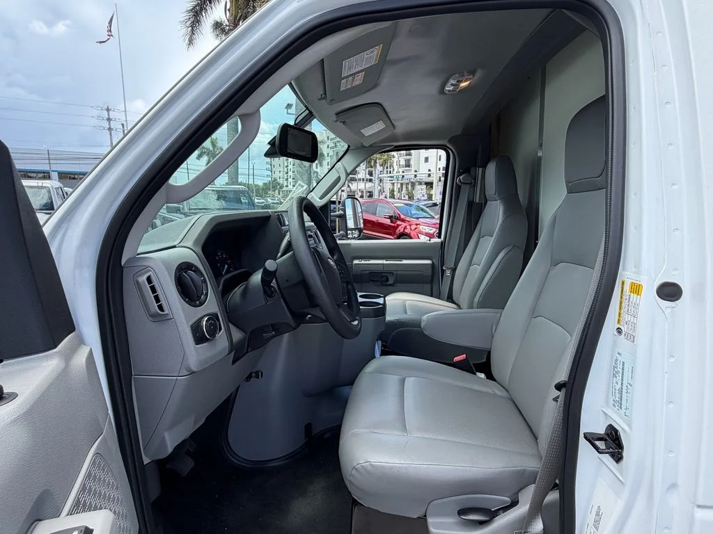 New 2026 Oxford White Ford E-350 SRW image 6