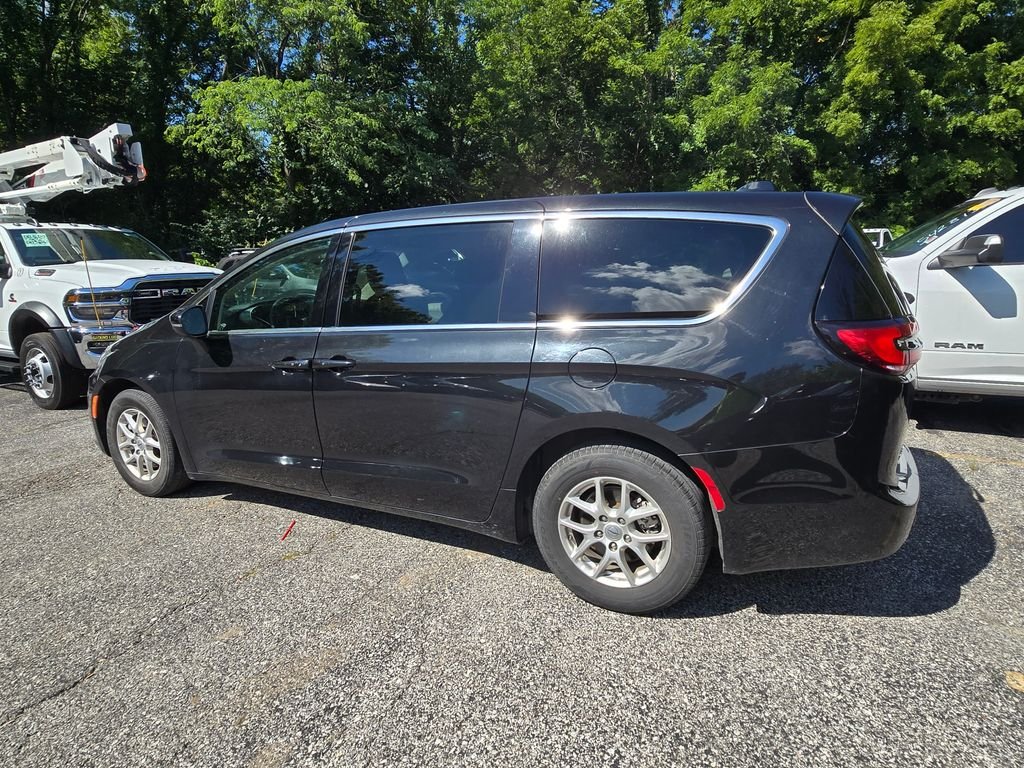 Used 2023 Black Chrysler Touring L image 4