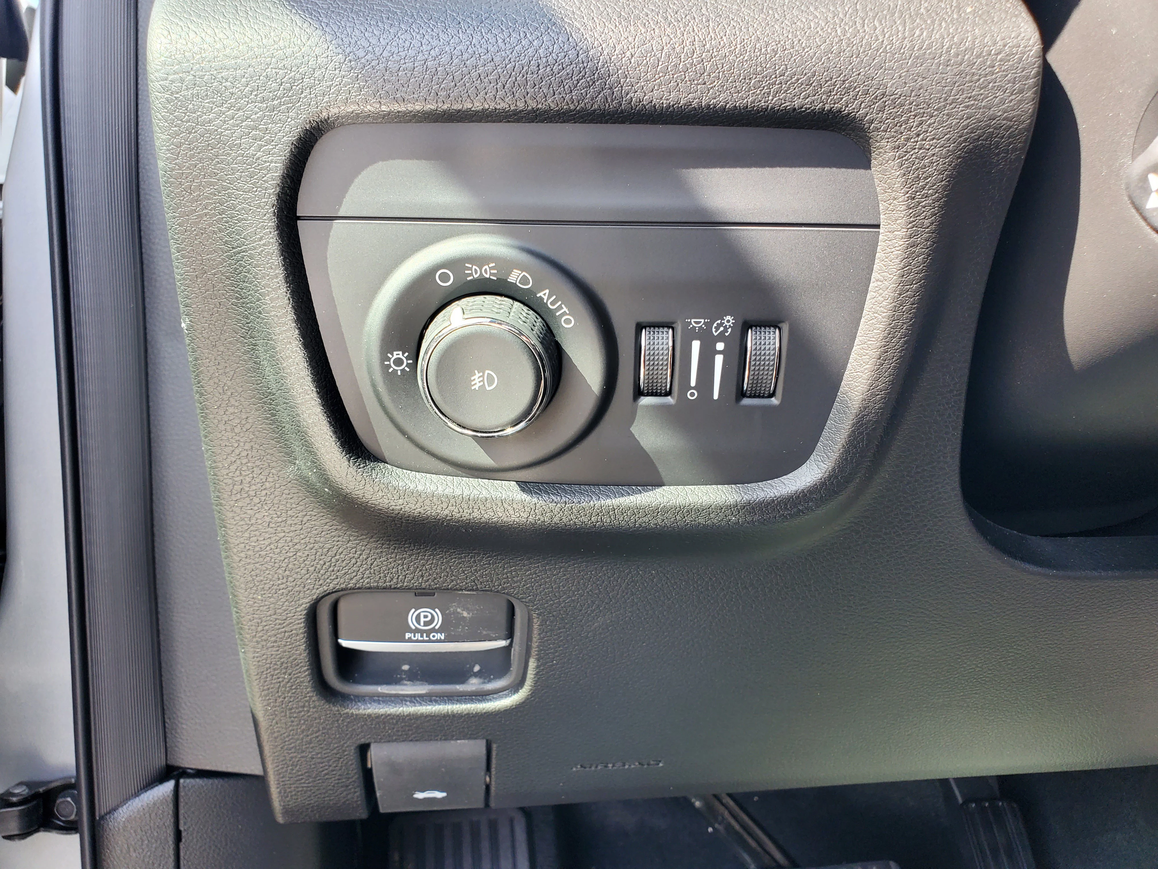 New 2026 Silver Zynith Exterior Paint Jeep Altitude image 23