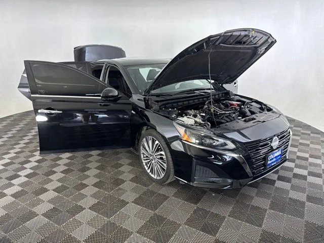 Used 2023 Black Nissan 2.5 SL image 15