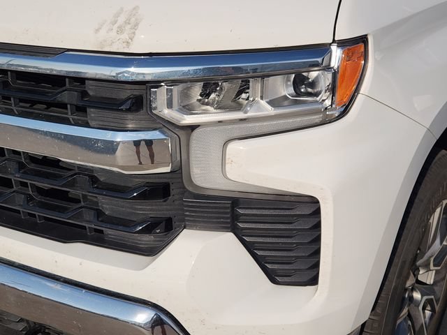 Used 2025 Summit White Chevrolet LT image 8