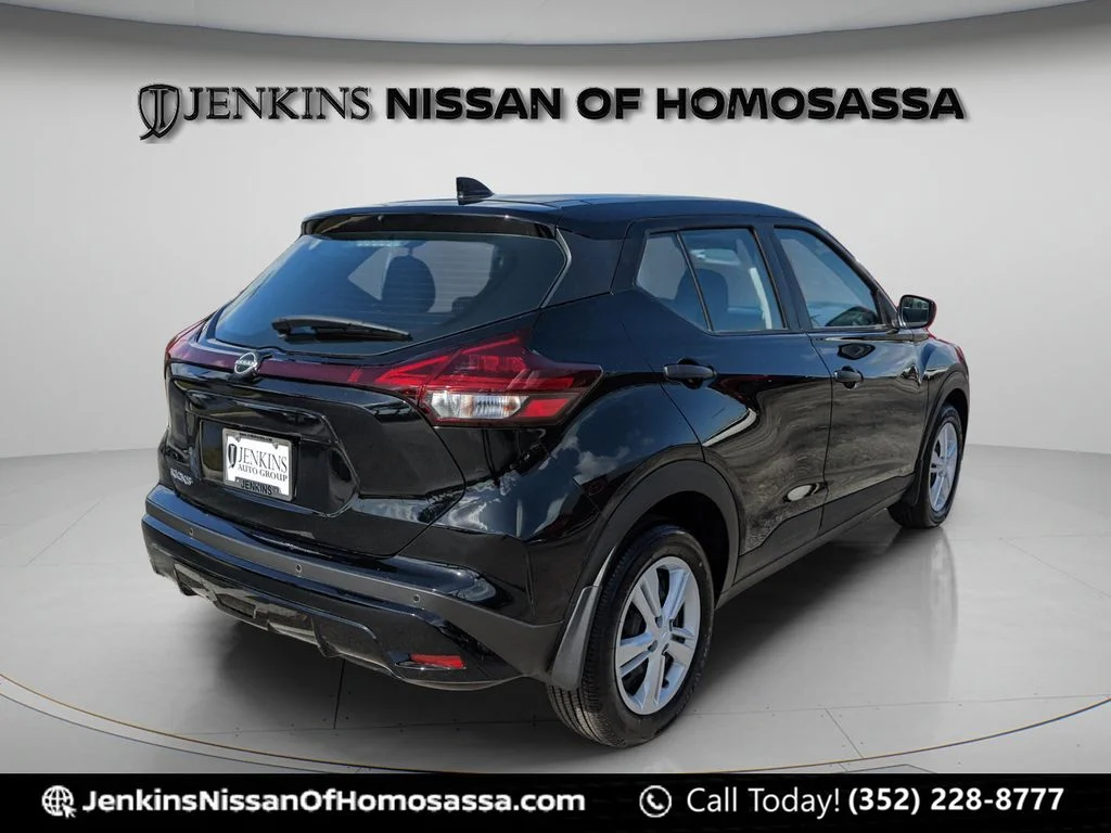 Used 2025 Black Nissan S image 3