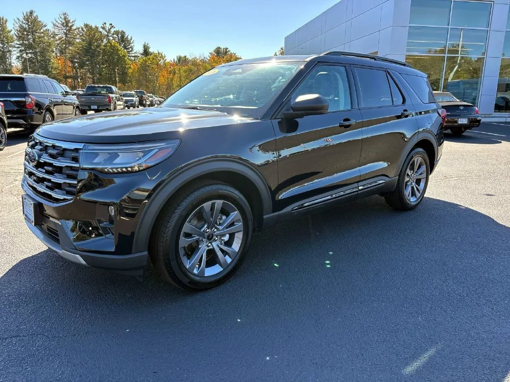 Used 2026 Black Metallic Ford Active image 6